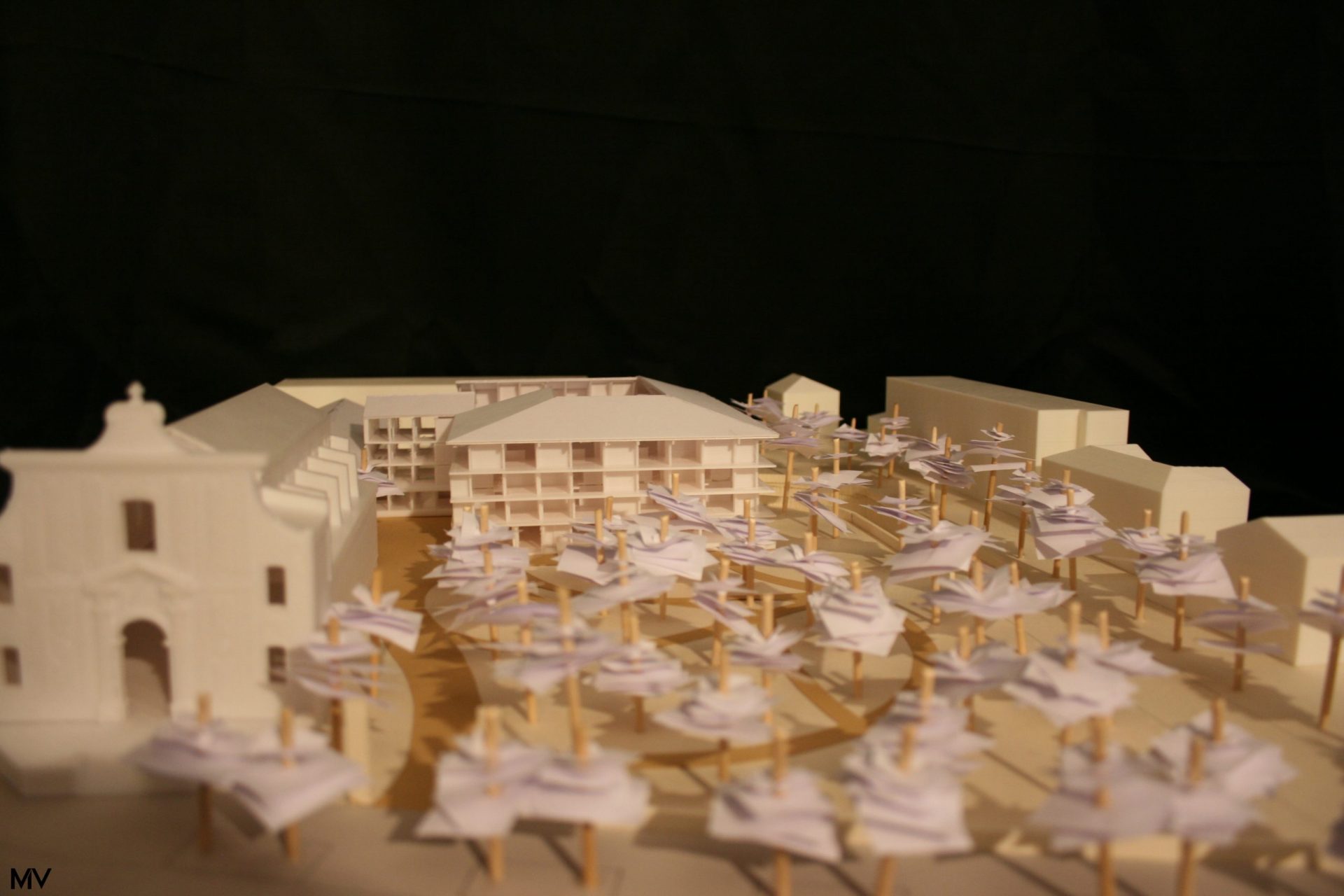 Centre social autogéré (vue 1) – Maquette réalisée dans le cadre du projet de fin d’études à l’ENSAM, imprimée en 3D par strates. Ce projet fictif propose de réhabiliter les anciennes archives départementales de l’Hérault à Montpellier en centre social autogéré, en prolongement d’un mémoire intitulé « Habiter le squat ».